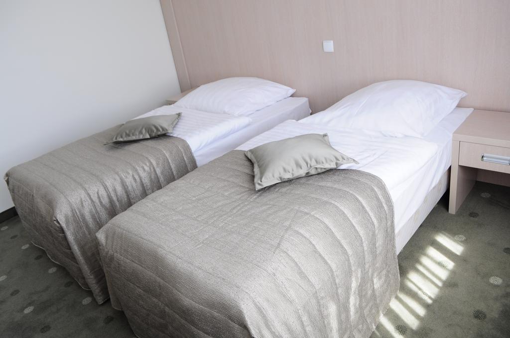 Hotel Cieplice Medi & Spa Jelenia Góra Quarto foto